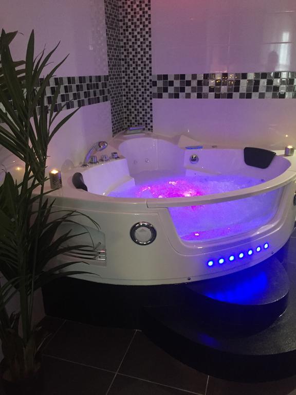 Le Love Spa Lyon Exterior foto